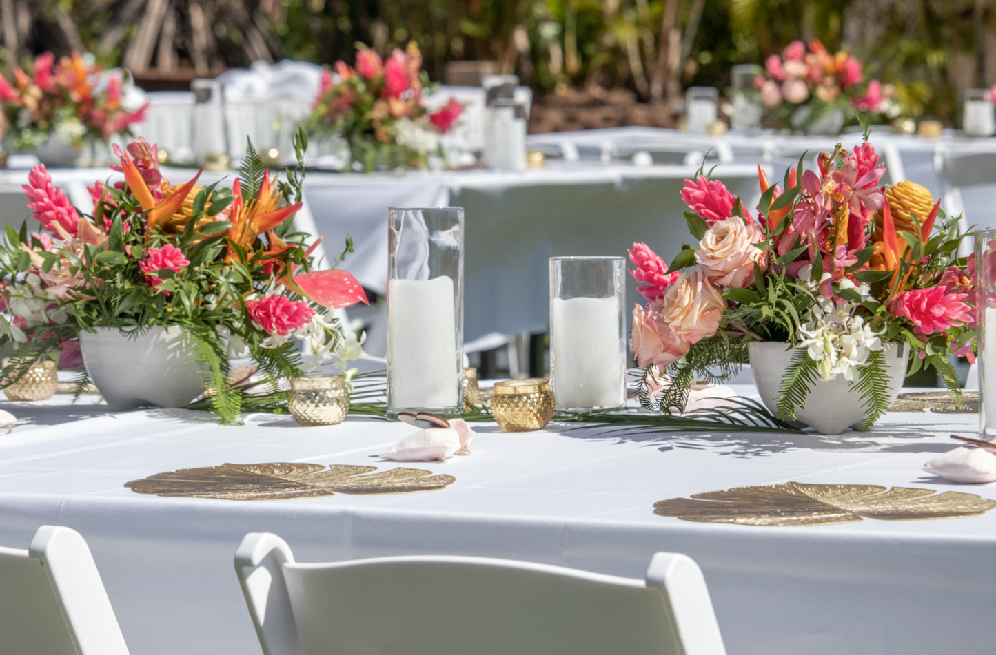Tropical Oasis - Round Table Decor
