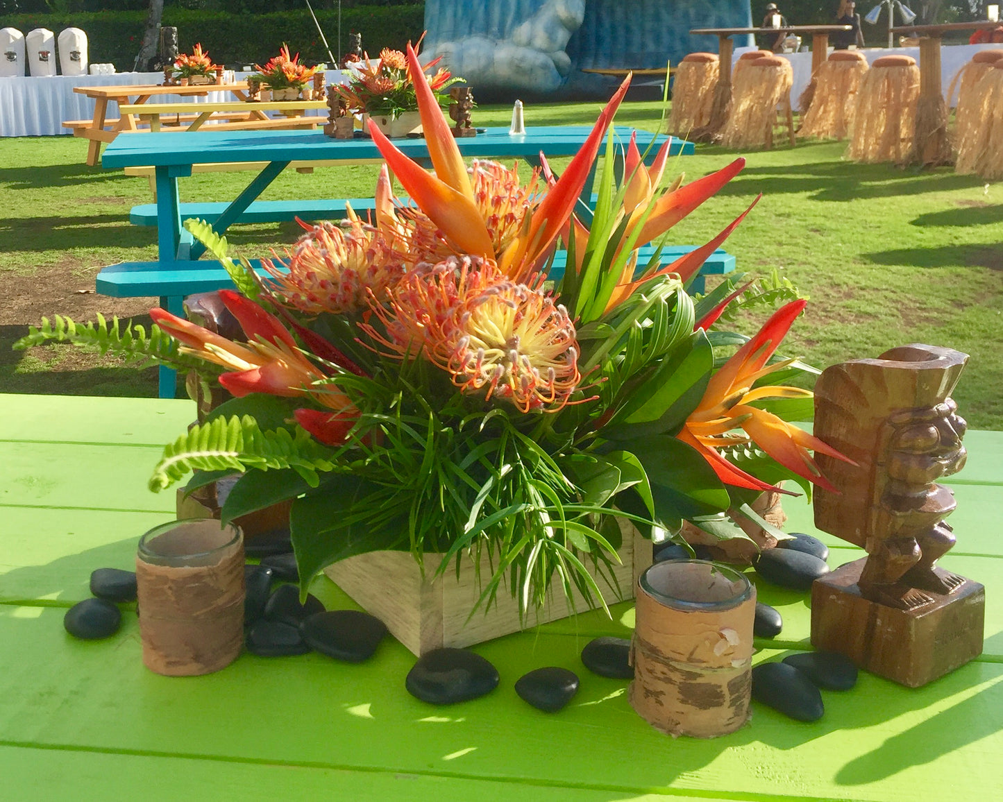 Tiki Party - Round Table Decor