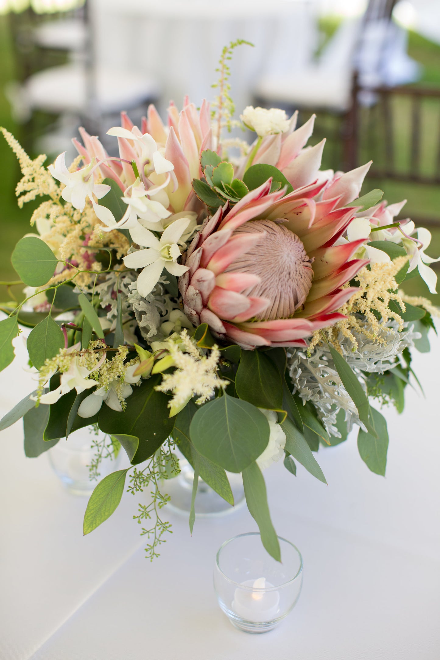 Enchanted - Round Table Decor - Fernhouse Flowers Maui