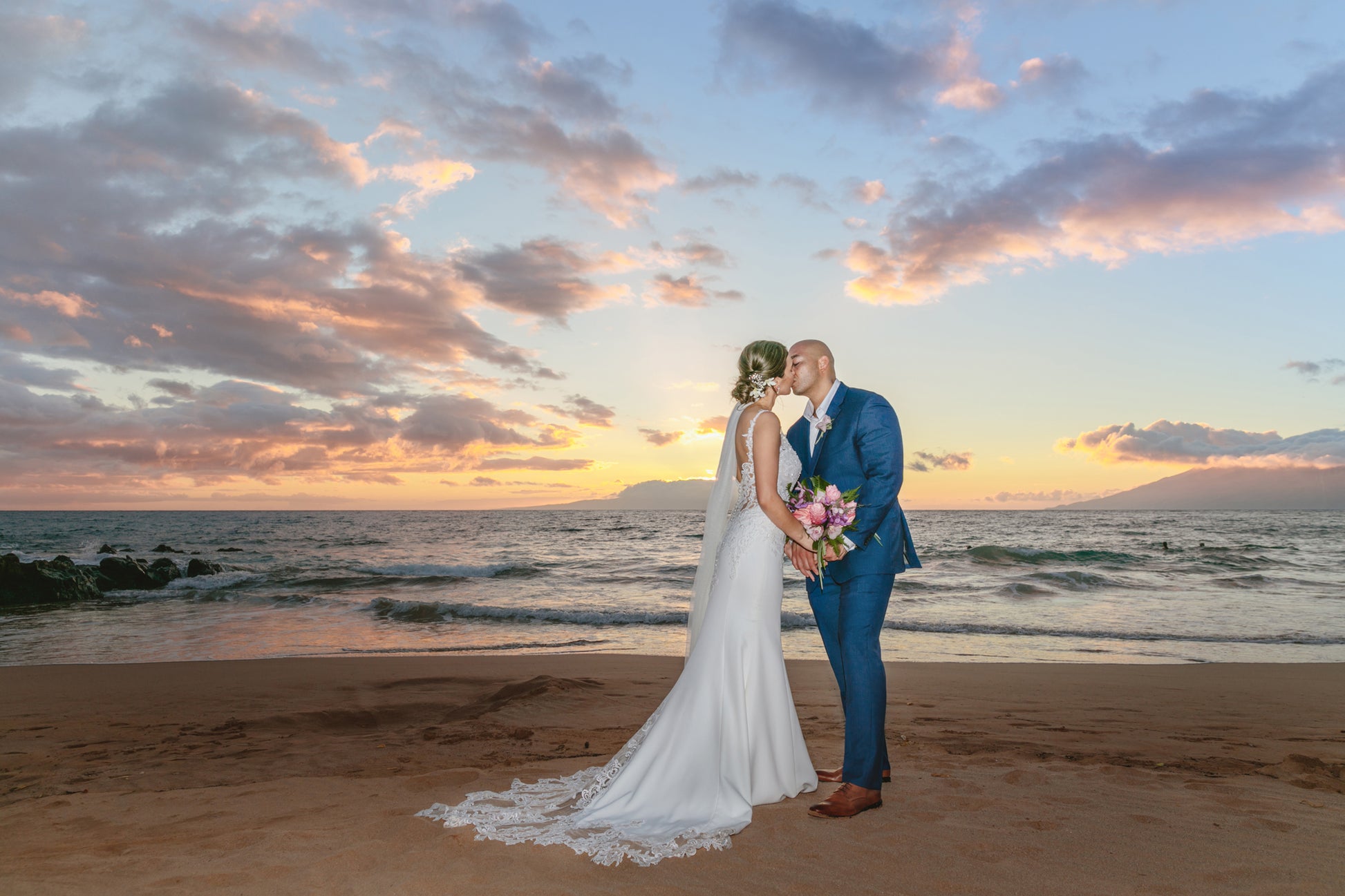 Unconditional Love - Bridal Bouquet - Fernhouse Flowers Maui